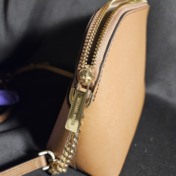 Michael Kors Outlet Jet Travel Medium Dome Crossbody Bag brown/gold chain - Picture 4 of 16